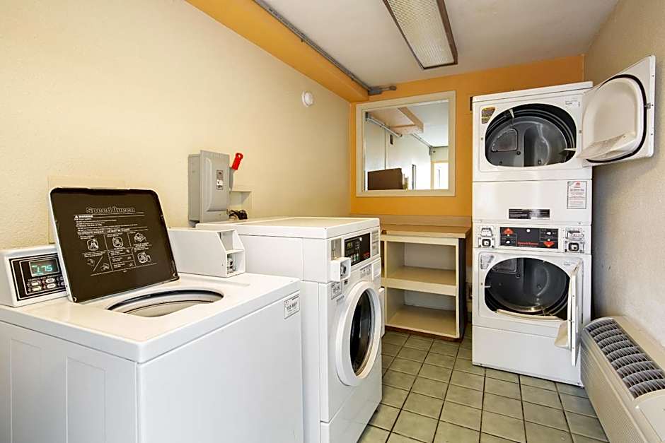 Days Inn by Wyndham New Philadelphia