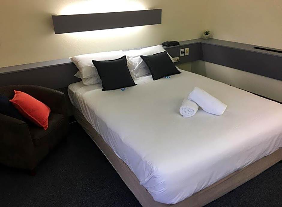 Emerald Central Hotel Official