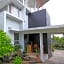 Capital O 91665 D'prof Exclusive Guesthouse