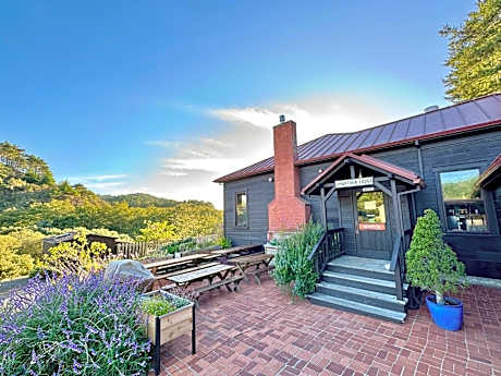 Limantour Lodge