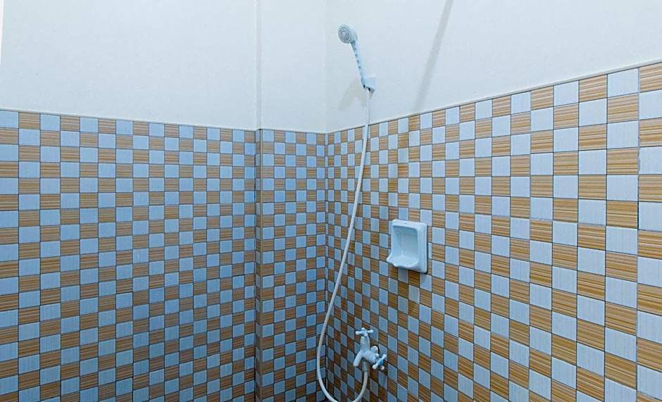 Golden Sunrise Hotel II by RedDoorz