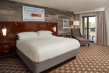 King Room - Mobility and Hearing Accessible with Tub