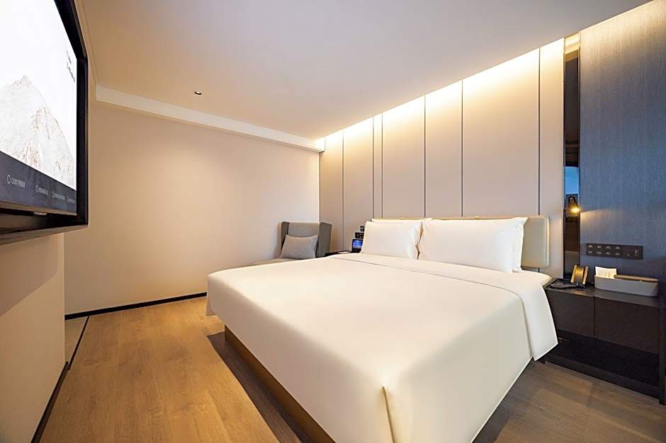 Atour Hotel Dalian Donggang Business District Gangwan Plaza