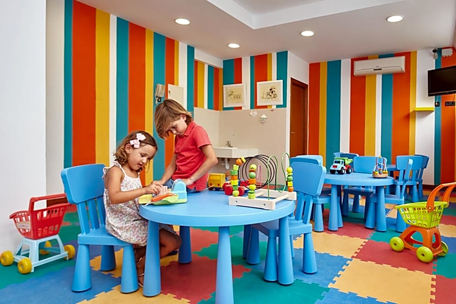 Universal Hotel Marqu