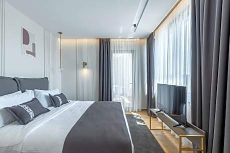 Standard Room with Courtyard View