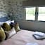 Stunning Shepherds Hut with Superb Views & Fire Pit near a Superb Gastro Pub