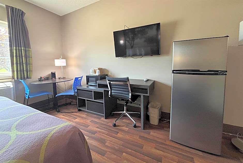Super 8 by Wyndham Grayville