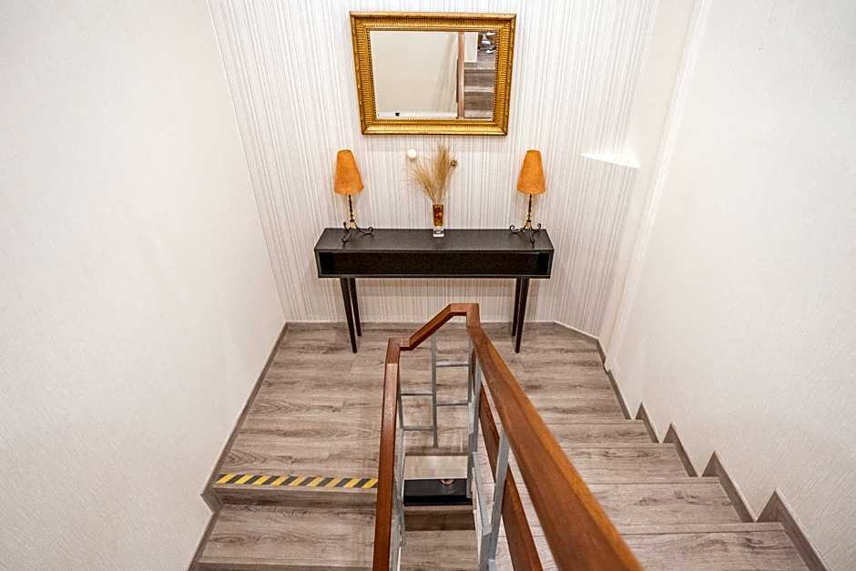 Dinya Lisbon Hotel & Lounge Bar