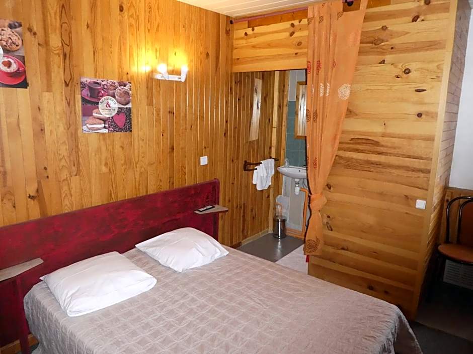 eTANIT ! Parking VélO, Etape Bicycle - 1mn a toute Connection Bus,Train et Aéroport - Calme Plein Centre de Beziers pour visiter,manger - Chambres Climatisées, Spacieuses Amenagees pour Singles, Couple, et ou Familles - Consigne et Petit Dej en plus