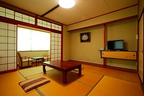 Japanese-Style Triple Room with Shared Bathroom