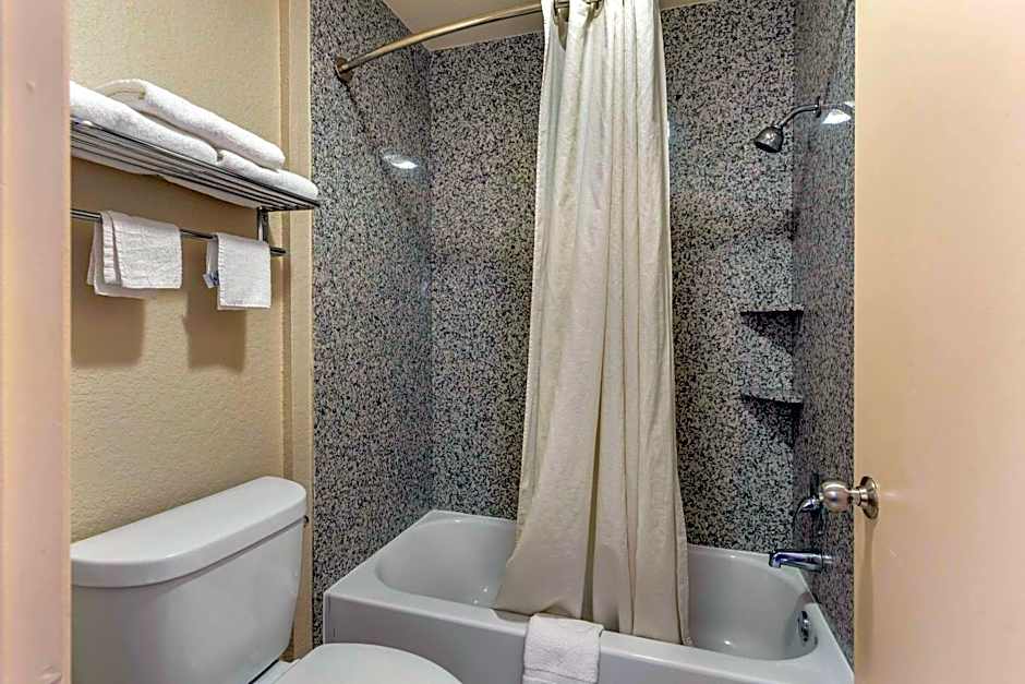Econo Lodge Near Lackland Air Force Base-SeaWorld