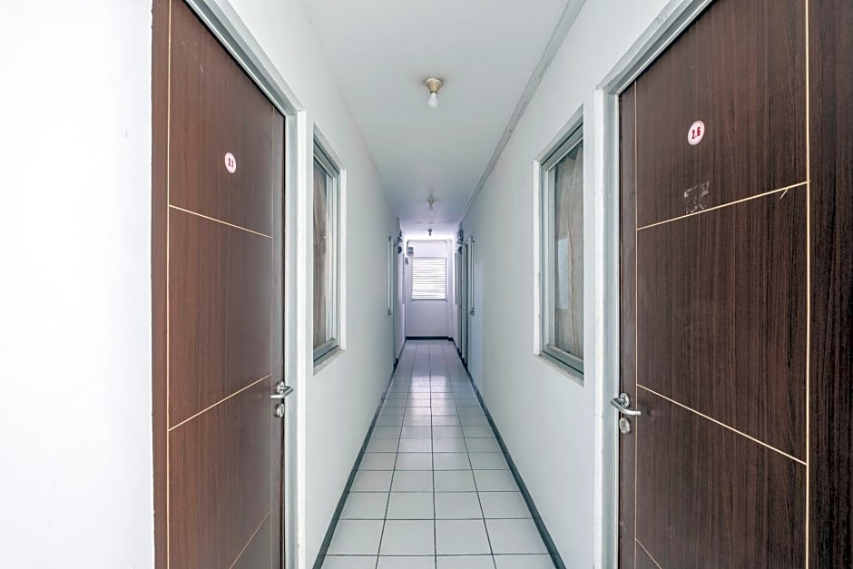 OYO 1568 Stasiun Ka Cirebon Guest House