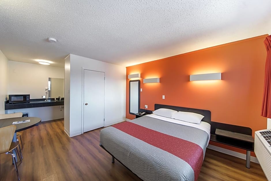 Motel 6-Cranbrook, BC