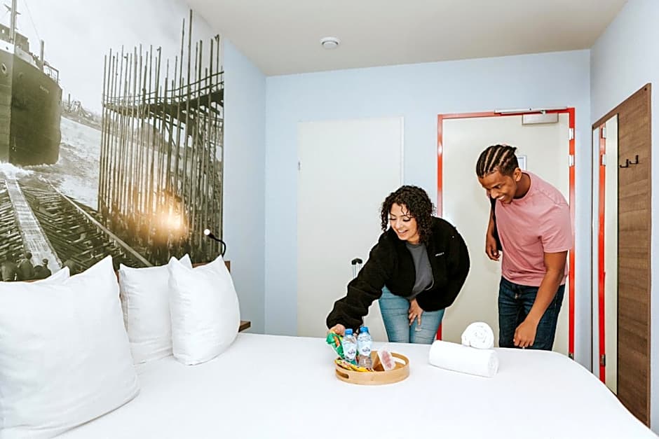 Rotterdam Teleport Hotel