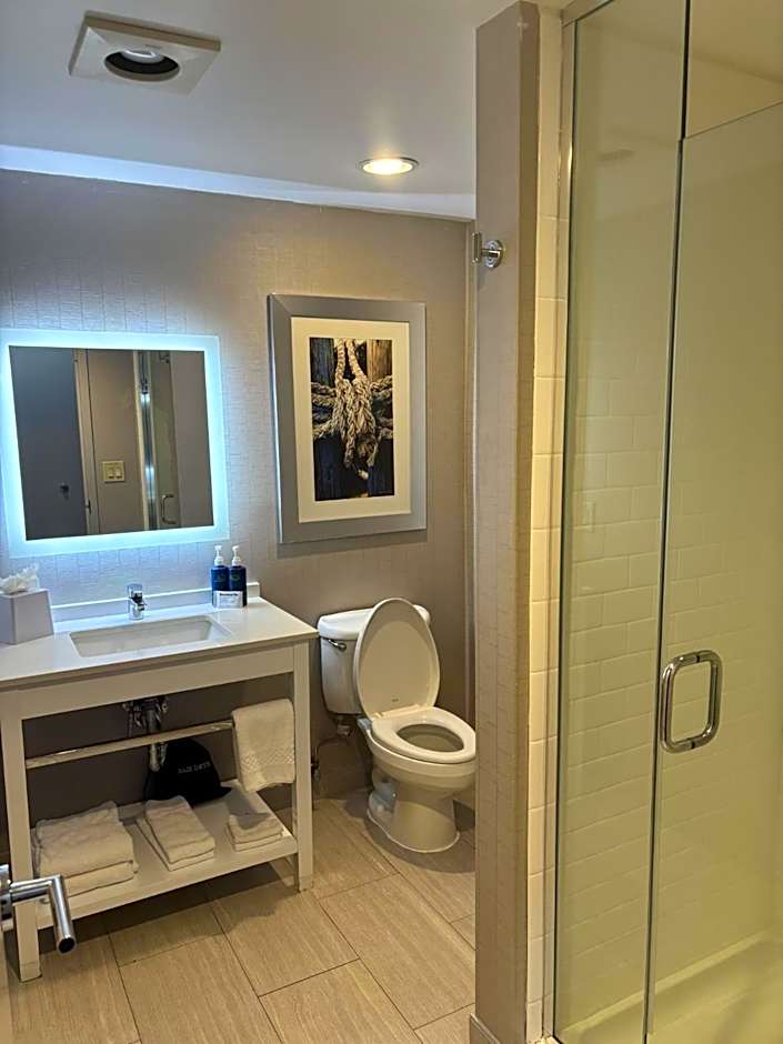 Four Points by Sheraton Charlotte - Lake Norman