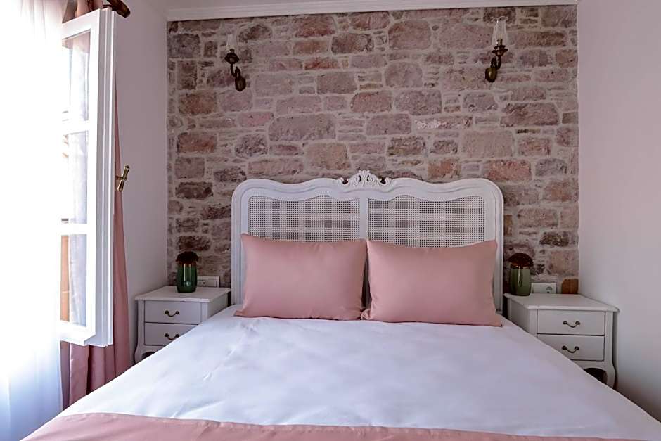 Photo 1 of 8 of 1 King Bed