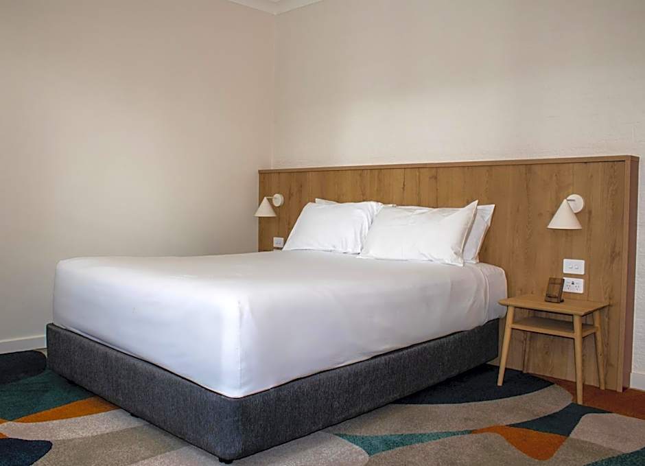 Seabreeze Beach Hotel