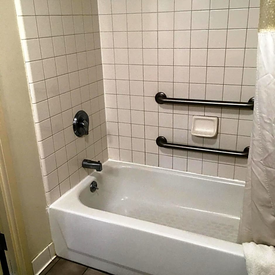 President Inn & Suites