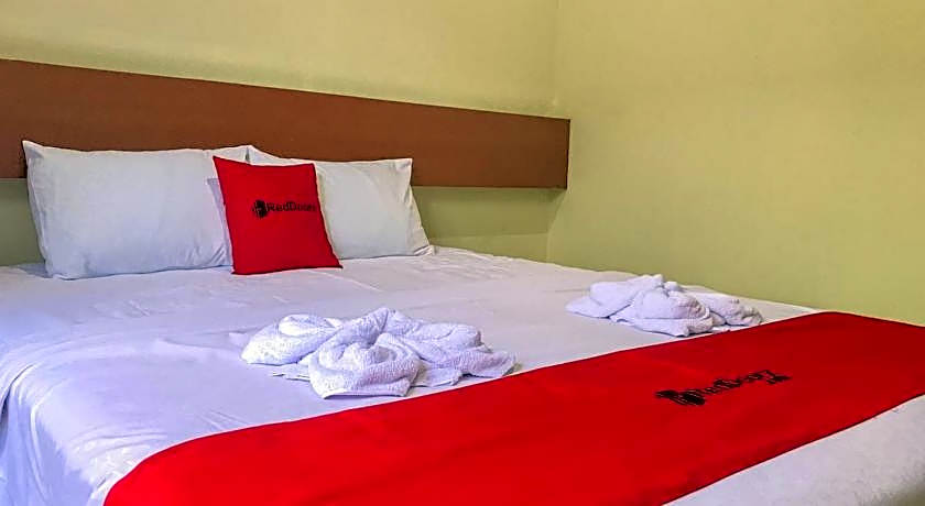 RedDoorz Syariah near Stasiun Madiun 2