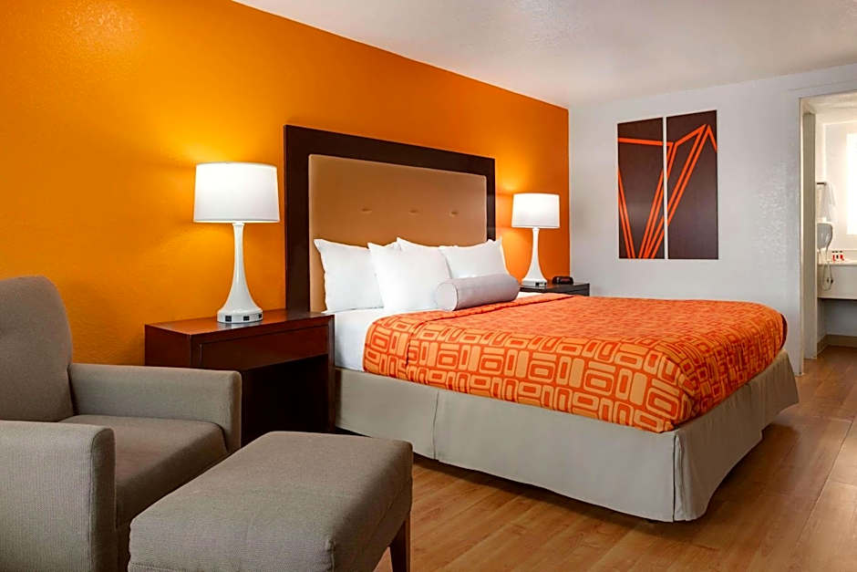 Photo 1 of 10 of 1 King Bed, Mobility Accessible