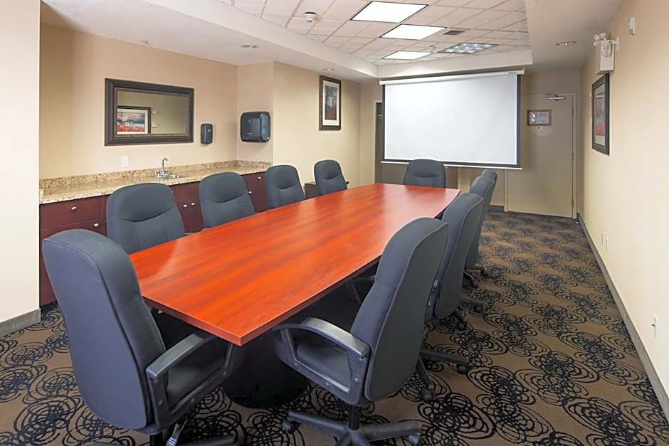 Holiday Inn Express Hotel & Suites Edson By IHG