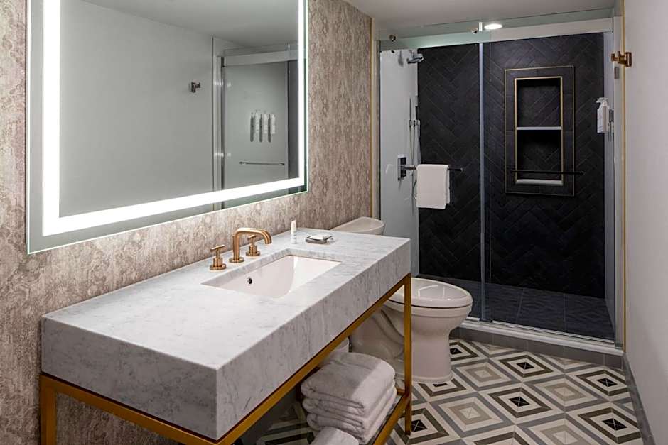 New Orleans Marriott Warehouse Arts District