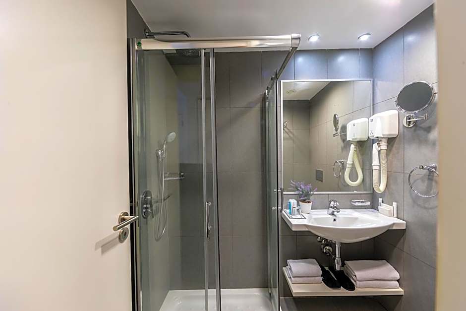 Crystal Springs Beach Hotel