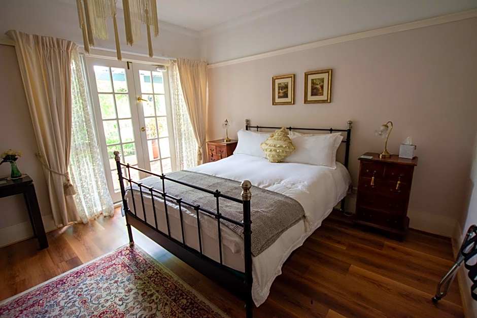 Rosebridge House Bed & Breakfast