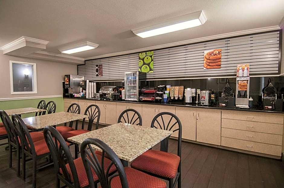 La Quinta Inn & Suites by Wyndham San Antonio Brooks City Base