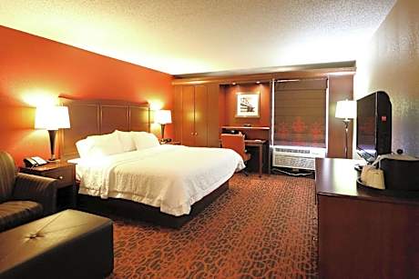 1 KING W/JETTED BATHTUB NS