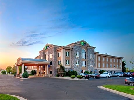 Holiday Inn Express Hotel & Suites Saginaw By IHG
