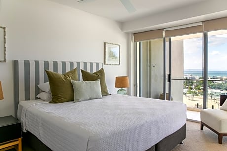Deluxe Ocean View Penthouse - 1 Bedroom