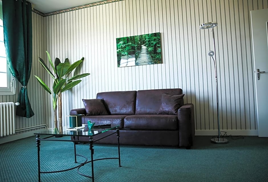 Aux Portes du Château