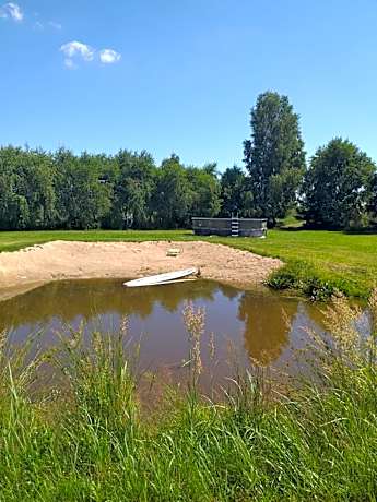 Domek letniskowy na Mazurach nad stawem