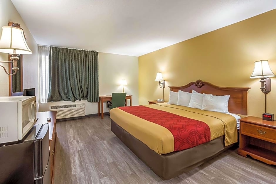 Econo Lodge Inn & Suites Fairview Heights near I-64 St Louis