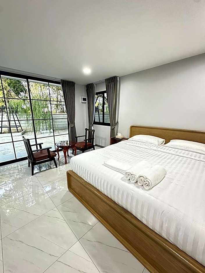 Bamboo Resort Suphanburi (in Bamboo Japanese Goods Warehouse)