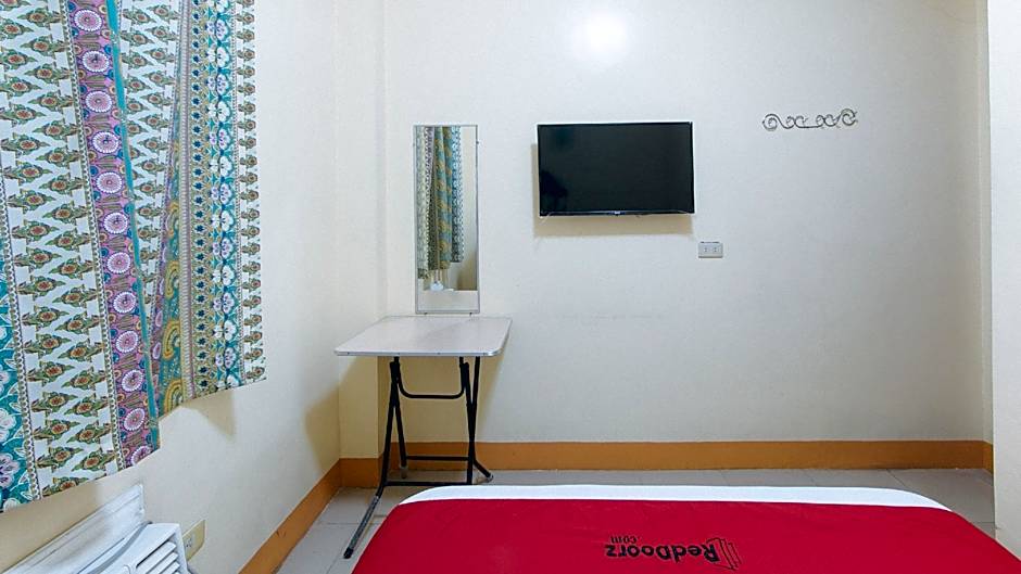 RedDoorz @ Golden Park Inn La Union