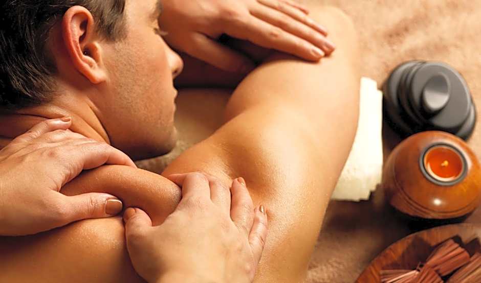 Woodlands House with Hot Tub