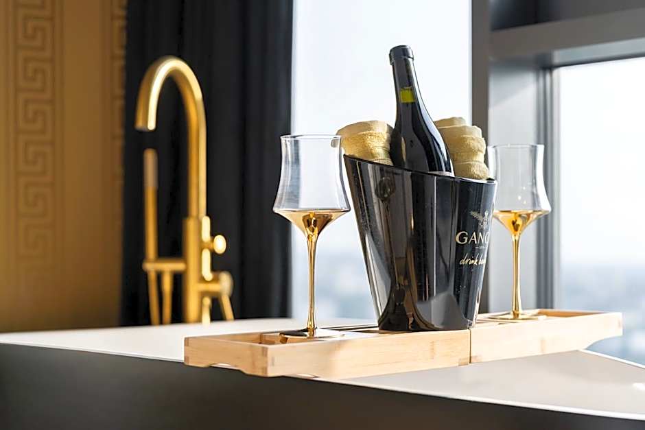 Hanza Tower Original 21st Floor- Sea and City-View