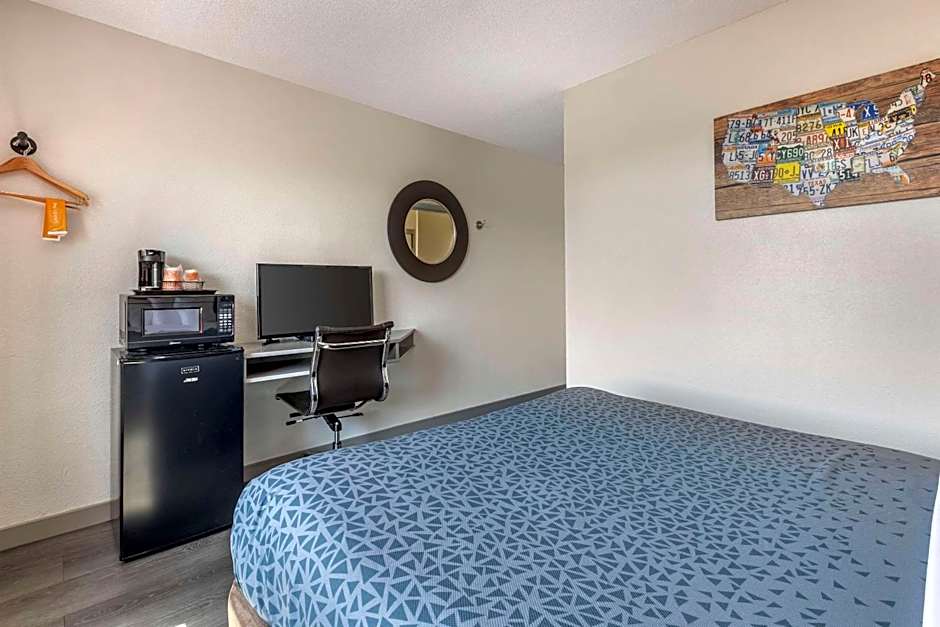 Econo Lodge Inn And Suites Greenville