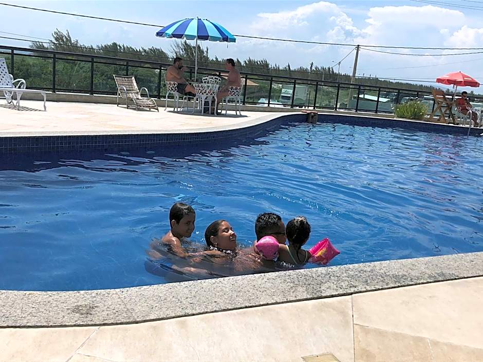 Apartamento aconchegante vista mar e piscina em cond de Arraial do Cabo