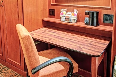 2 Queens Mobility/Hearing Access Tub Nosmok