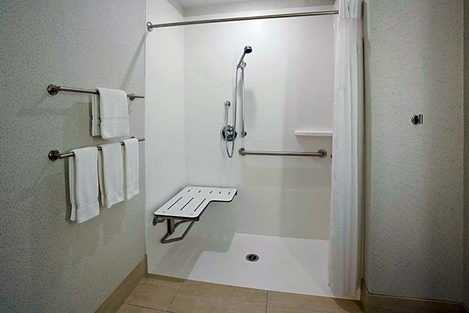 Holiday Inn Express Hotel & Suites Minneapolis-Golden Valley By IHG