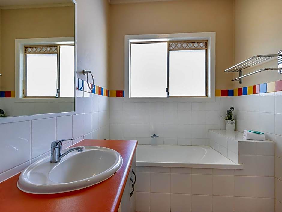 Hastings Cove Holiday Apartments