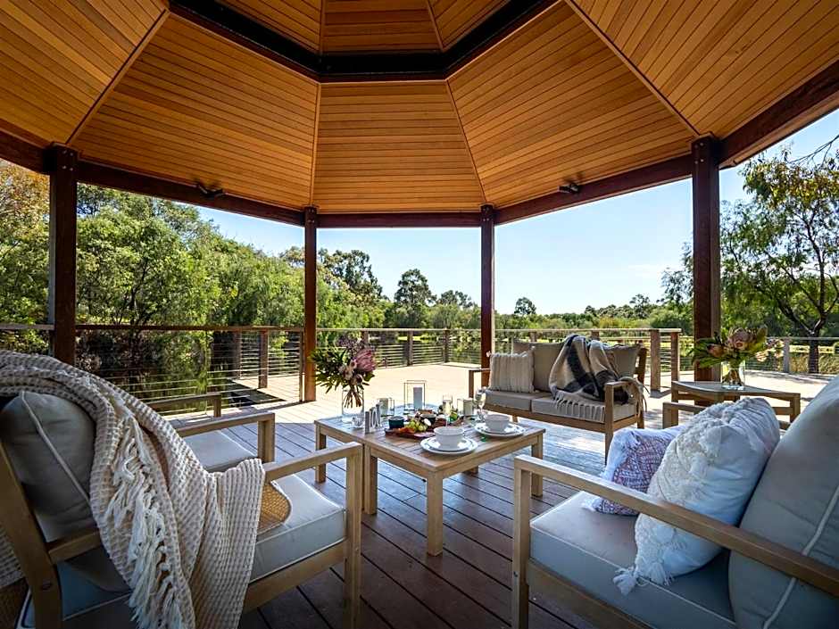 Forest Rise Chalets and Lodge