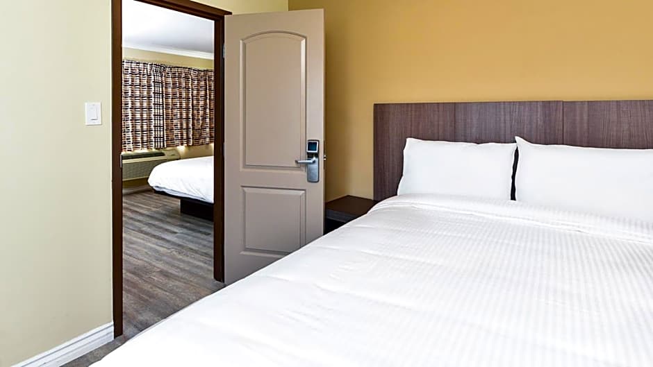 Sea Rock Inn - Long Beach