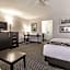 La Quinta Inn & Suites by Wyndham Cleveland - Airport North