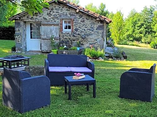 La Maisonnette chambre d'hôtes pleine de charme, piscine & vélos