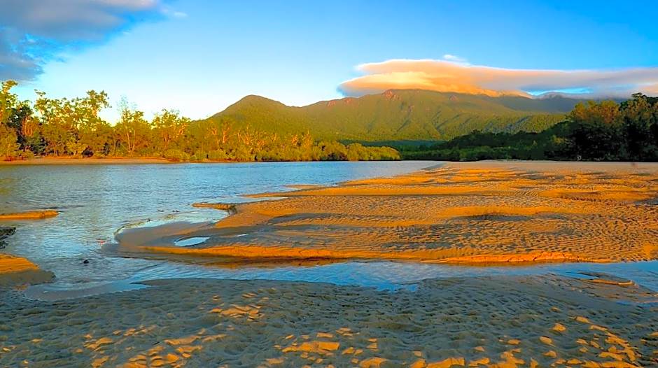 Thornton Beach Bungalows Daintree