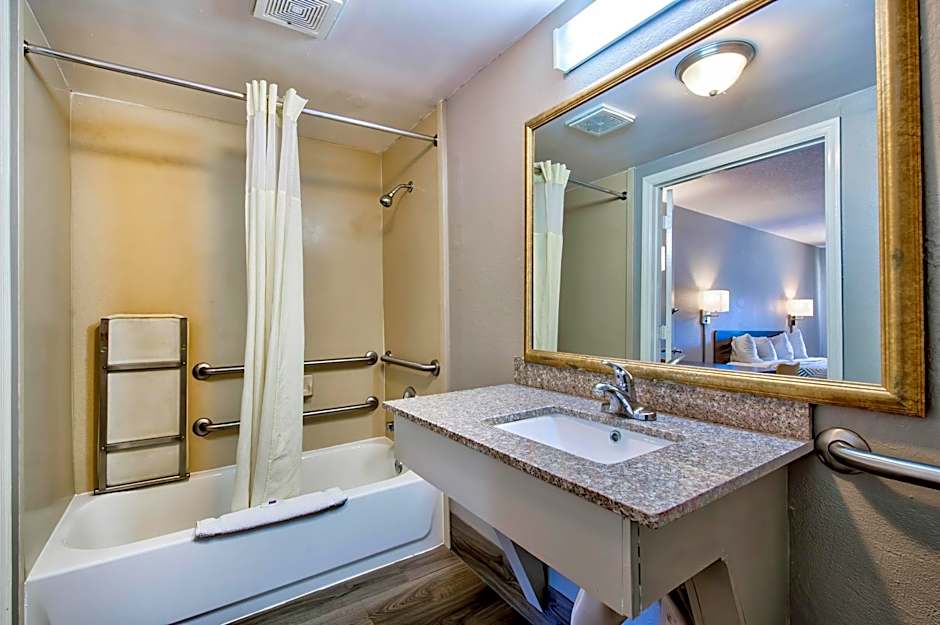 Motel 6 Birmingham, AL - Medical Center - nverness Hwy 280